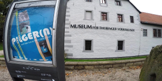 Blick in das Volkskundemuseum: „Pilger(n) – Auf der Suche nach dem Glück“