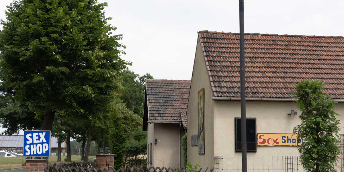 Interner Verweis: Sonderausstellung „Provinzlust. Erotikshops in Ostdeutschland“
