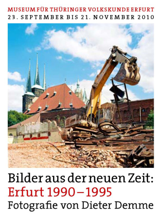 eine unübersichtliche Baustelle mit dem Dom im Hintergrund