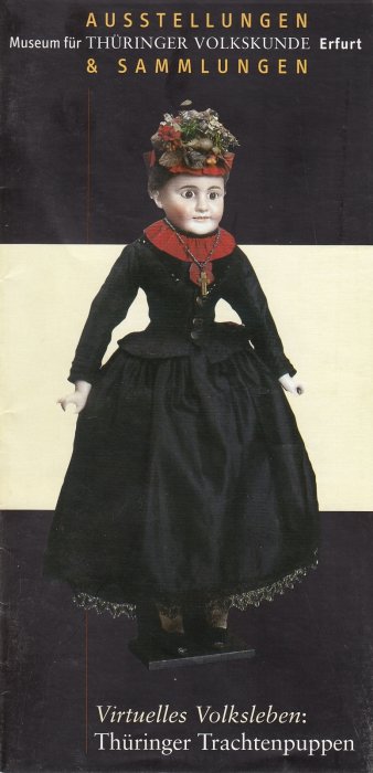 Titel und Abbildung einer Puppe in schwarzem Kleid