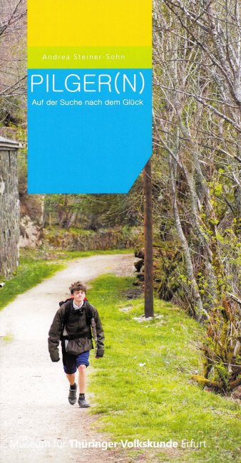 Bild: Titelseite: Pilgern. Auf der Suche nach dem Glück © Stadtverwaltung Erfurt / Volkskundemuseum Titel und Foto eines Jungen mit Rucksack